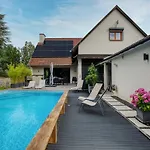 Casa de Férias Grande Jardin Et Piscine Chauffee, 10 Pers *
