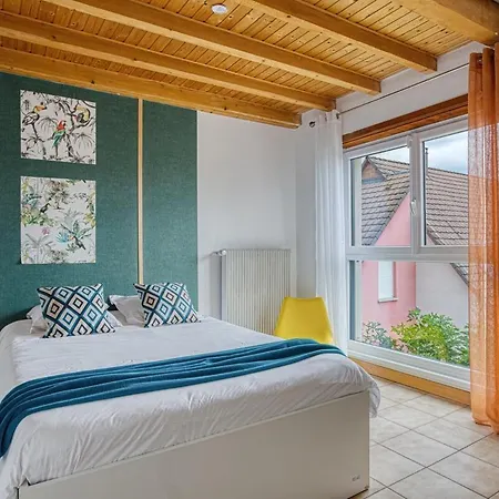 Grande Jardin Et Piscine Chauffee, 10 Pers Holiday home *