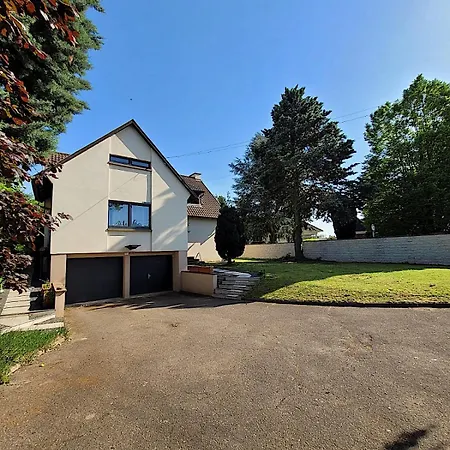 Grande Jardin Et Piscine Chauffee, 10 Pers Holiday home *