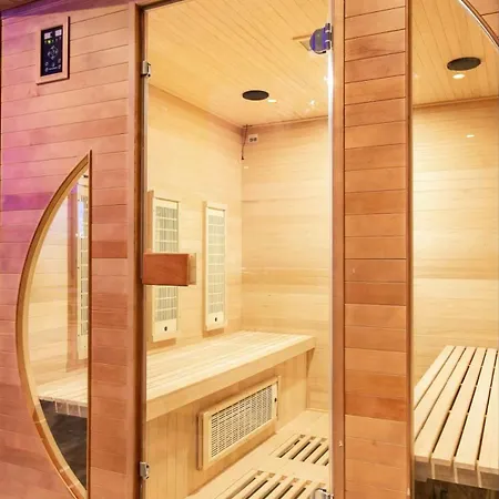 Grande Jardin Et Piscine Chauffee, 10 Pers