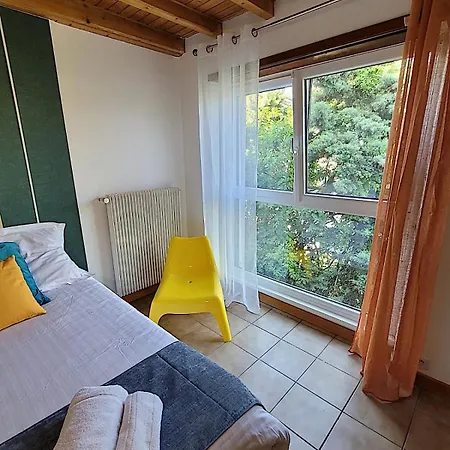 Grande Jardin Et Piscine Chauffee, 10 Pers Holiday home *