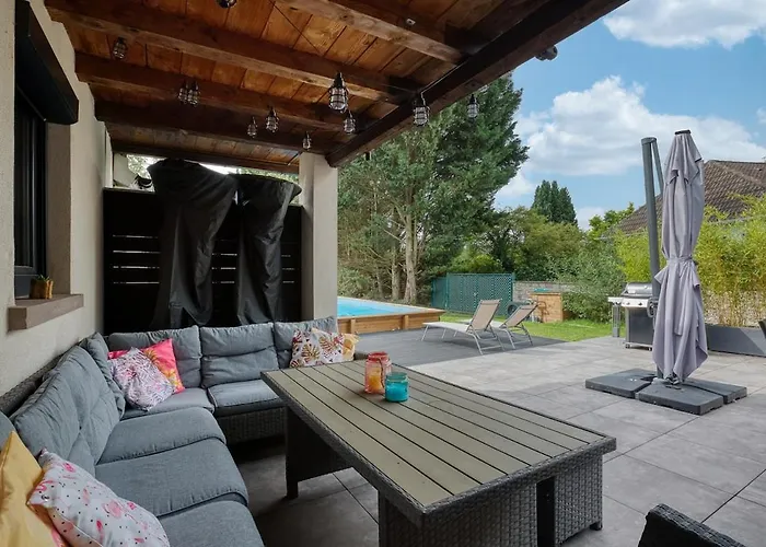 Grande Jardin Et Piscine Chauffee, 10 Pers