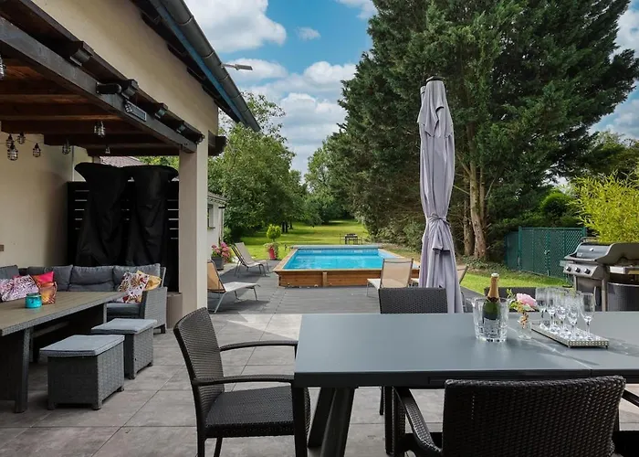 Grande Jardin Et Piscine Chauffee, 10 Pers Feriehus Furdenheim